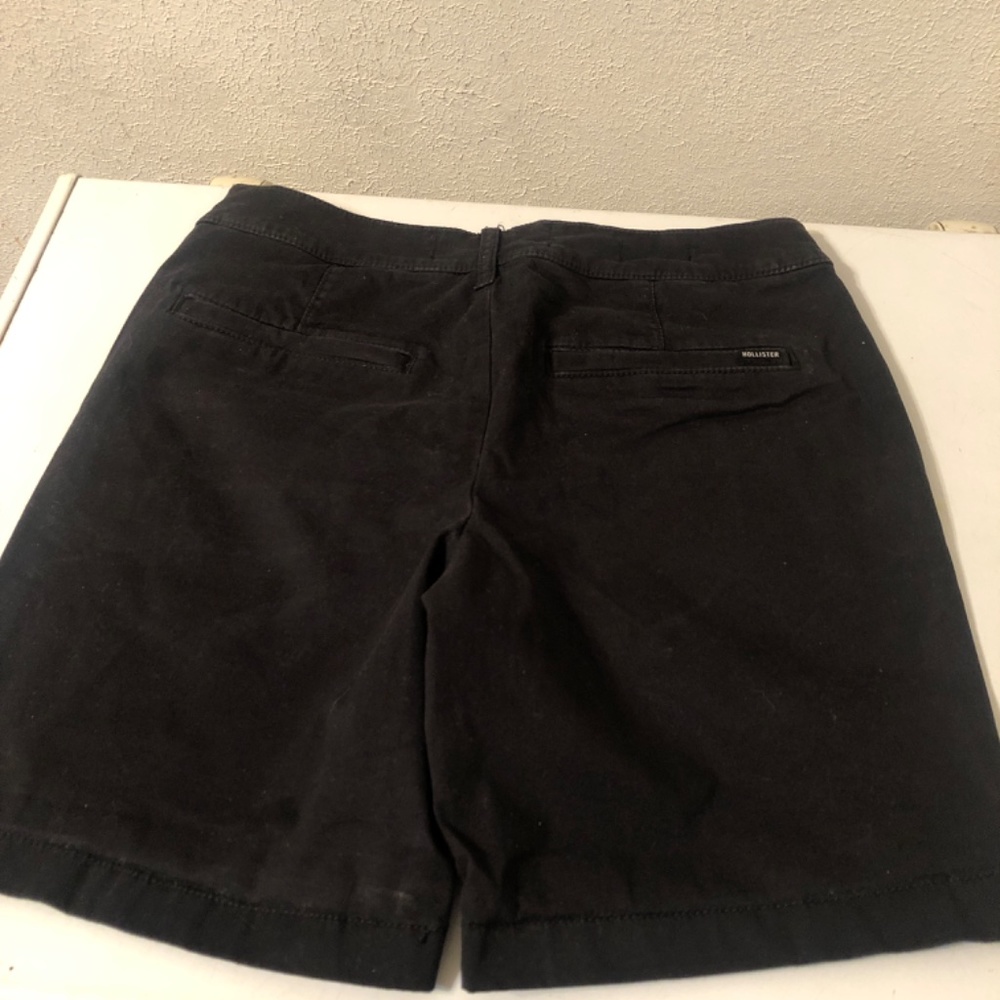 Hollister black shorts with pockets in front and back. Waist 29. - Picture 8 of 8